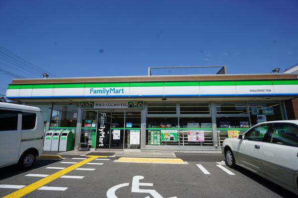 ファミリーマート吹田五月が丘北店：99m