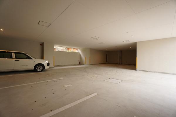 サンシャイン江坂Ⅴ 駐車場