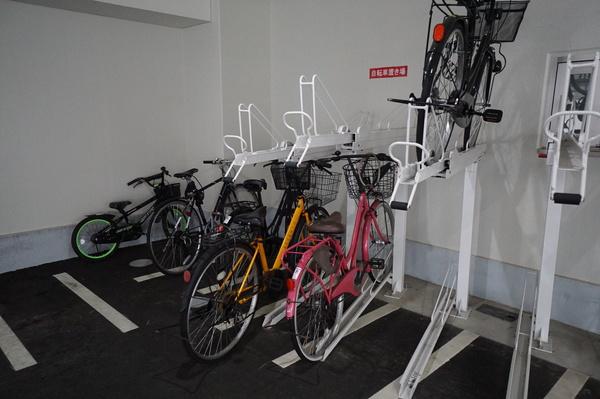 レリーフ五月が丘（301） 駐車場