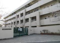 吹田市立北山田小学校：869m
