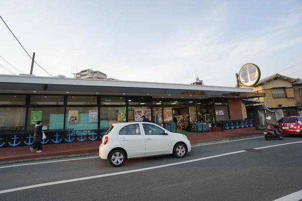 いかりスーパーマーケット王子店：142m