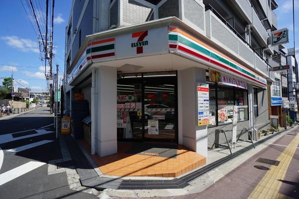 セブンイレブン吹田千里山西5丁目店：98m