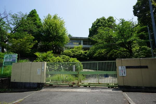 吹田市立津雲台小学校：615m