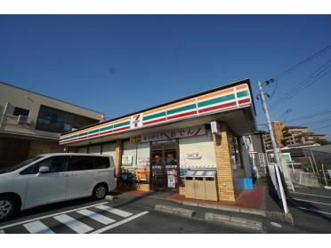 セブンイレブン吹田朝日が丘店：566m