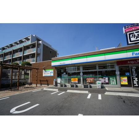 吹田市山手町マンション 周辺環境写真1 ファミリーマート吹田山手町四丁目店：108m