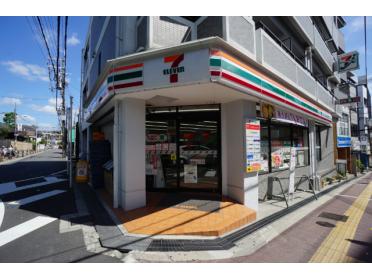 セブンイレブン吹田千里山西5丁目店：178m