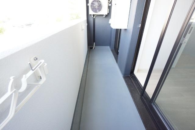 アヴェニール千里山松が丘（502） バルコニー