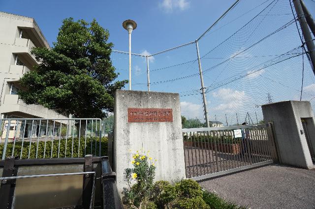 吹田市立佐井寺小学校：153m