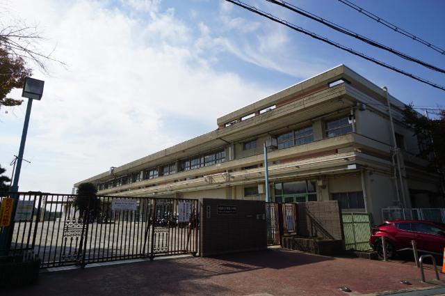 吹田市立千里第三小学校：1128m