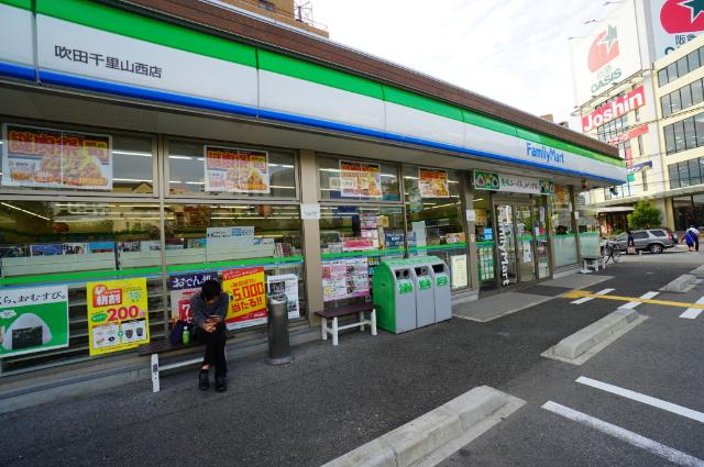 ファミリーマート吹田千里山西店：89m
