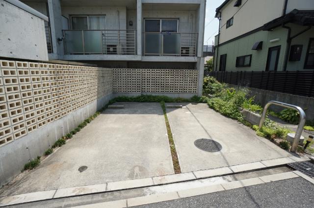 吹田市泉町マンション 駐車場