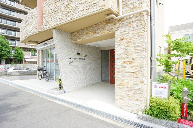 エールグラン吹田片山町 エントランス