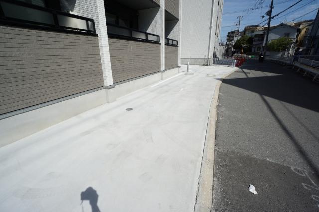 リアコート関大前EAST 駐車場