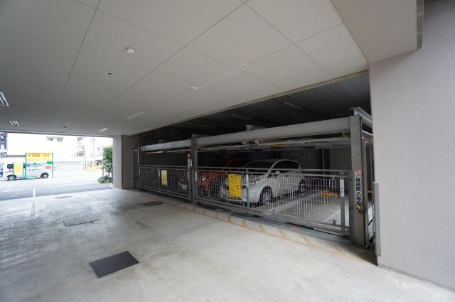 吹田市穂波町マンション 駐車場