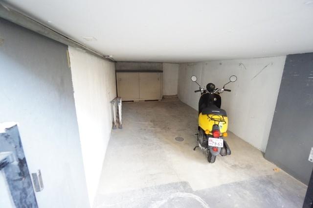 千里山竹園1丁目タウンハウス 駐車場