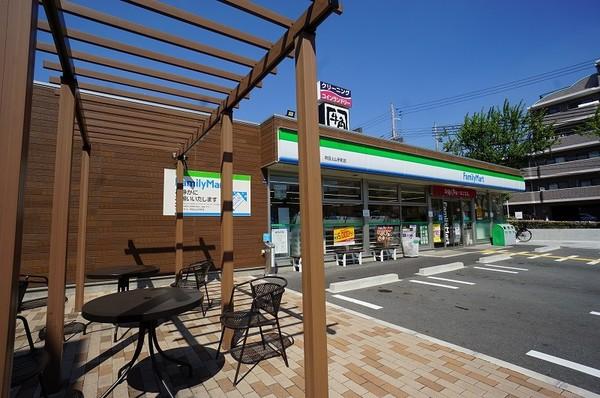 ファミリーマート吹田上山手町店：141m