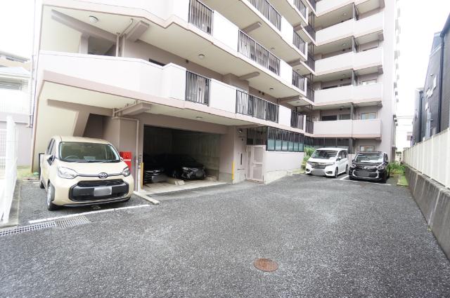 サンヴェール阪急塚口学園前 駐車場