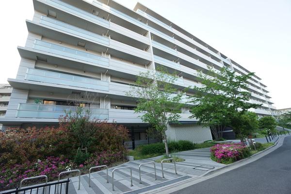 ローレルコート千里山 外観