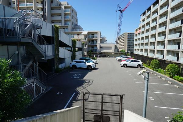 ジオ千里竹見台 駐車場