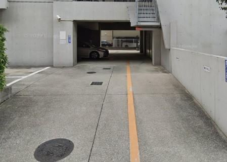 ベルデフラッツ江坂 駐車場