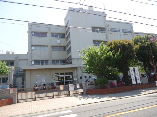 横浜市立日吉台中学校：561m