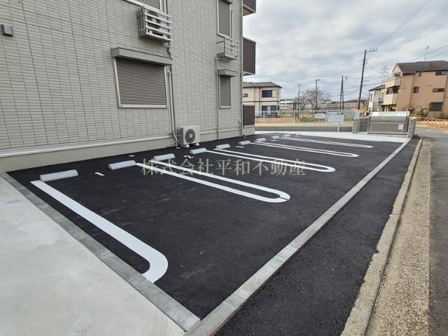 アベニール大倉山（303） 駐車場