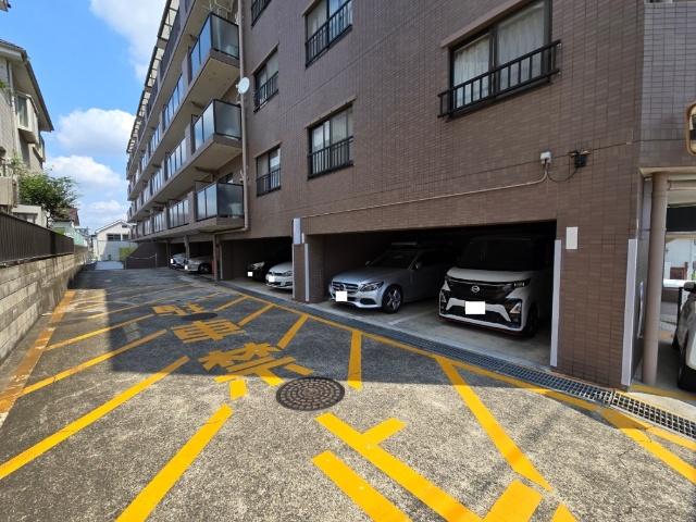 ナイスアーバンさがみ野 駐車場