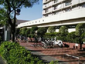 大田区立大森東図書館：884m