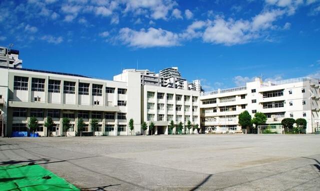 大田区立矢口中学校：702m