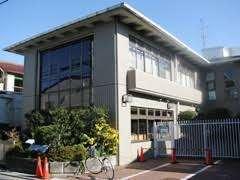 目黒区立洗足図書館：824m