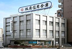 城南信用金庫大森支店：305m