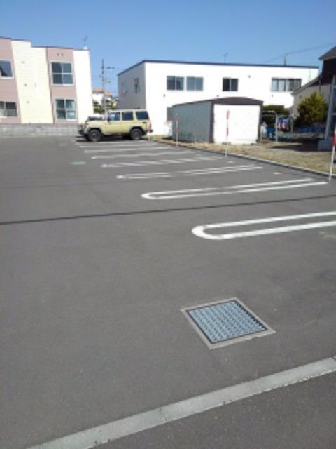 アリーヴィオ（104） 駐車場