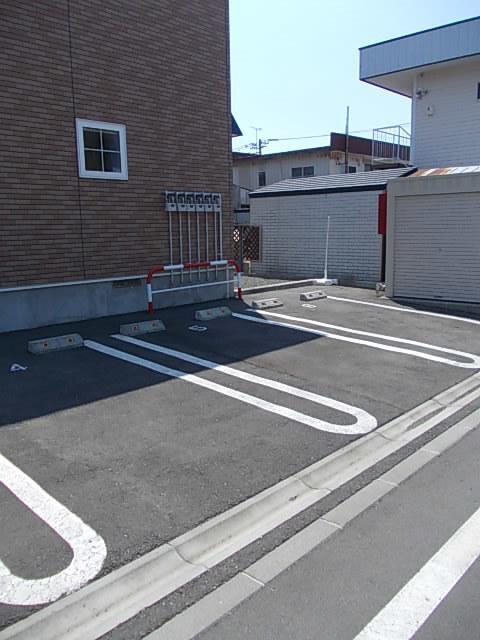 ベル　アンジュ（203） 駐車場