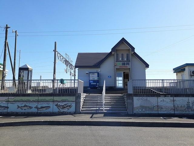 錦岡駅：970m