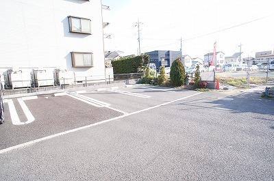 エヴァーグリーンレジデンス弐番（102） 駐車場