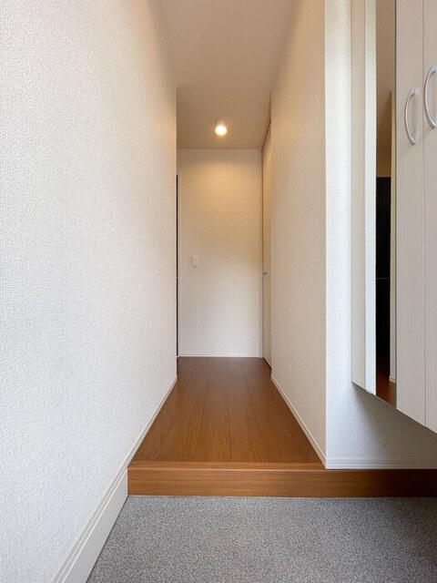 VIA MONTE NAPOLEONE(ｳﾞｨｱ ﾓﾝﾃ ﾅﾎﾟﾚｵｰﾈ)（101） 玄関