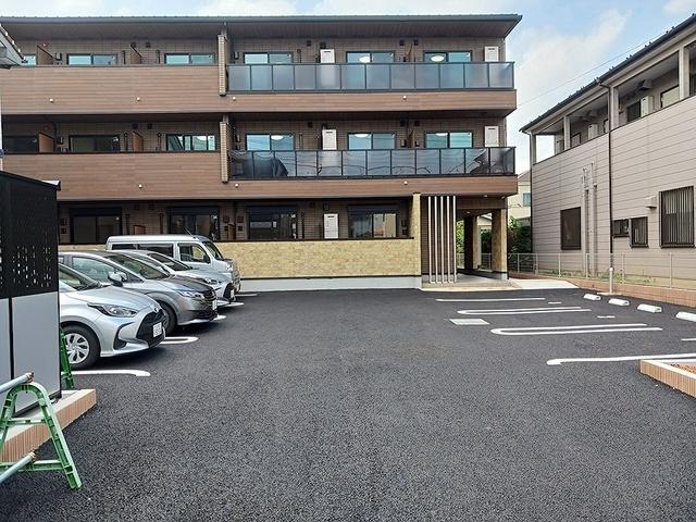 ヒカルサ東川口（202） 駐車場
