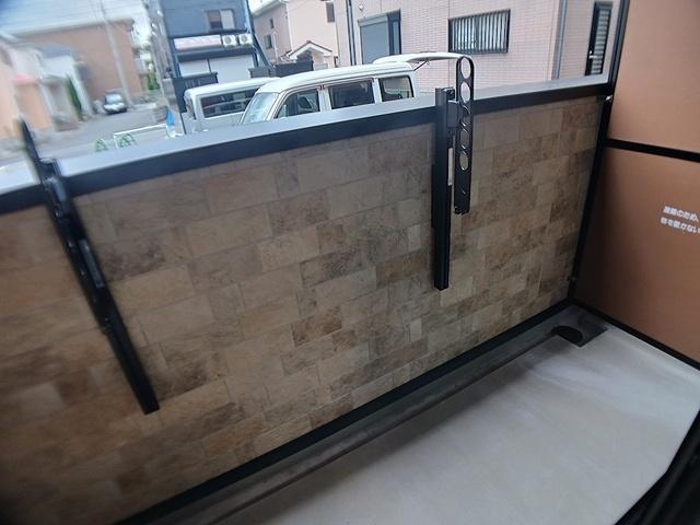 ヒカルサ東川口（102） バルコニー
