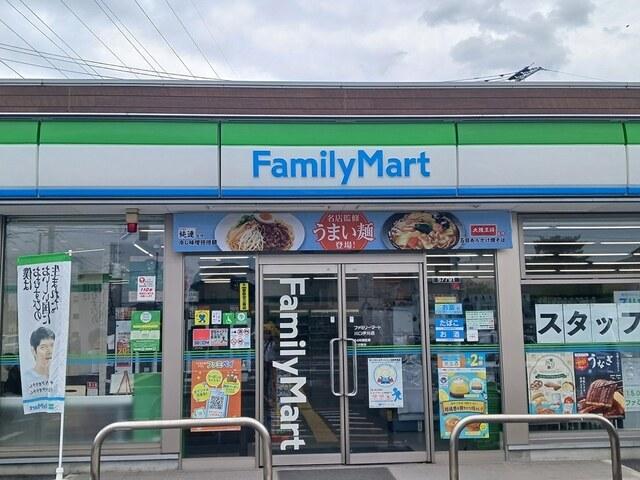 ファミリーマート川口伊刈店：458m