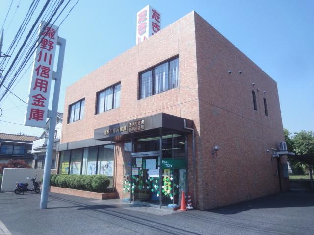 瀧野川信用金庫根岸支店：926m
