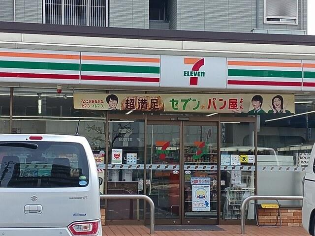 セブンイレブン：693m