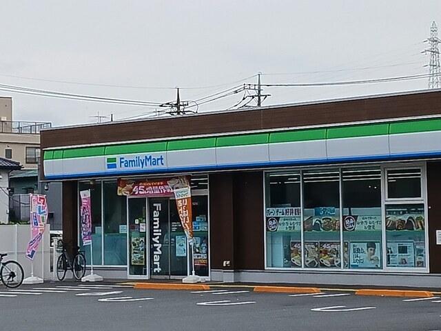 ファミリーマート：277m