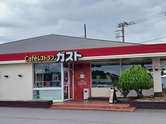 ガスト川口石神店：834m