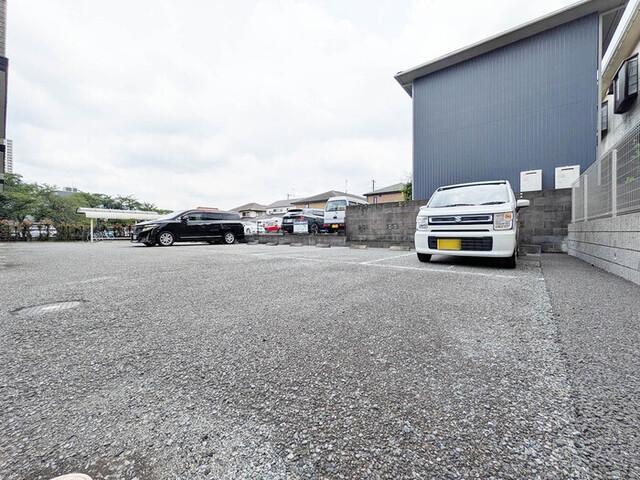プリムヴェールファイヴ（102） 駐車場