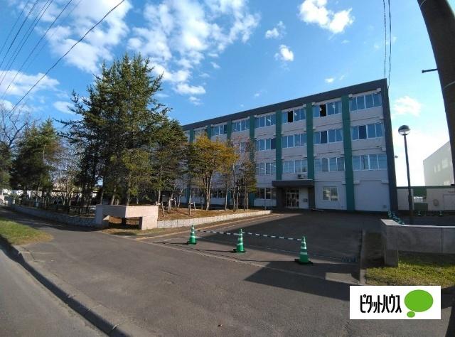 北海道釧路明輝高校：862m