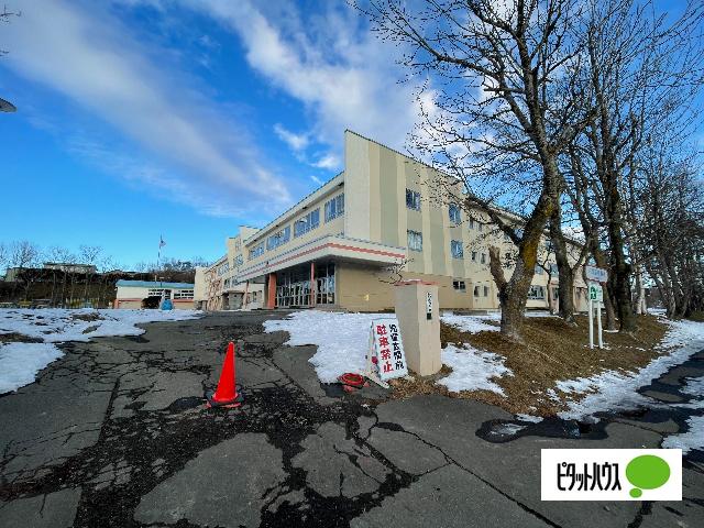 釧路市立城山小学校：751m