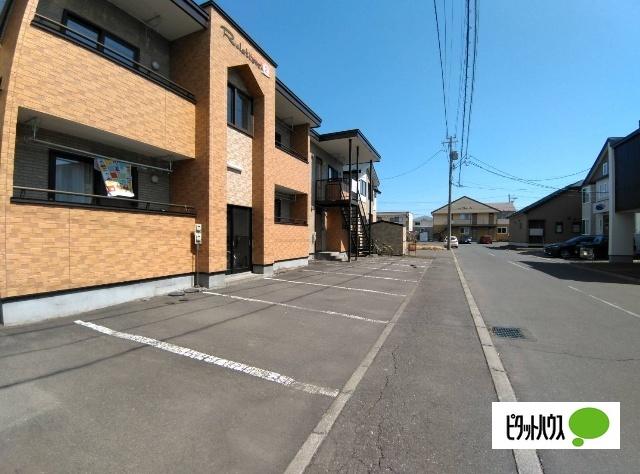 リレイション2（203） 駐車場