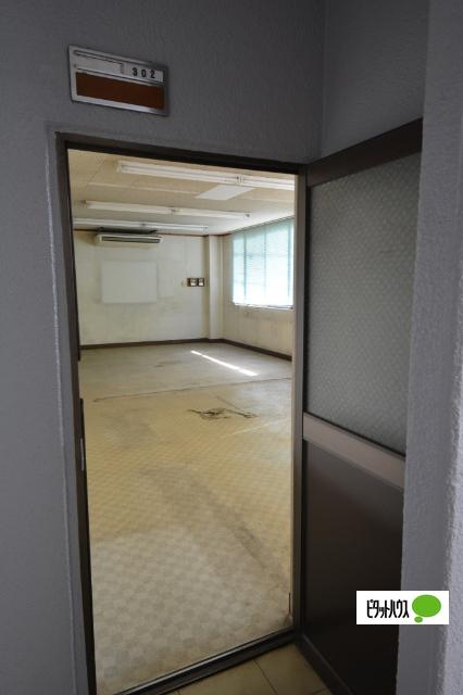 山口ビル（302） 玄関