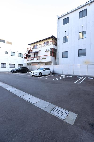 フラッツ東比恵（505） 駐車場