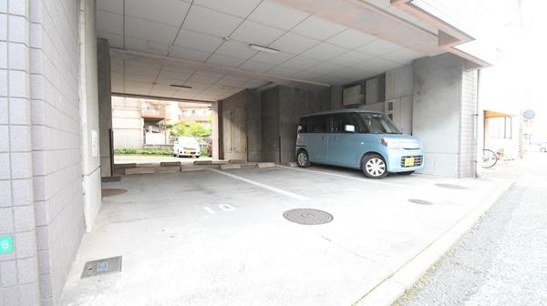 朝日イーストビル 駐車場